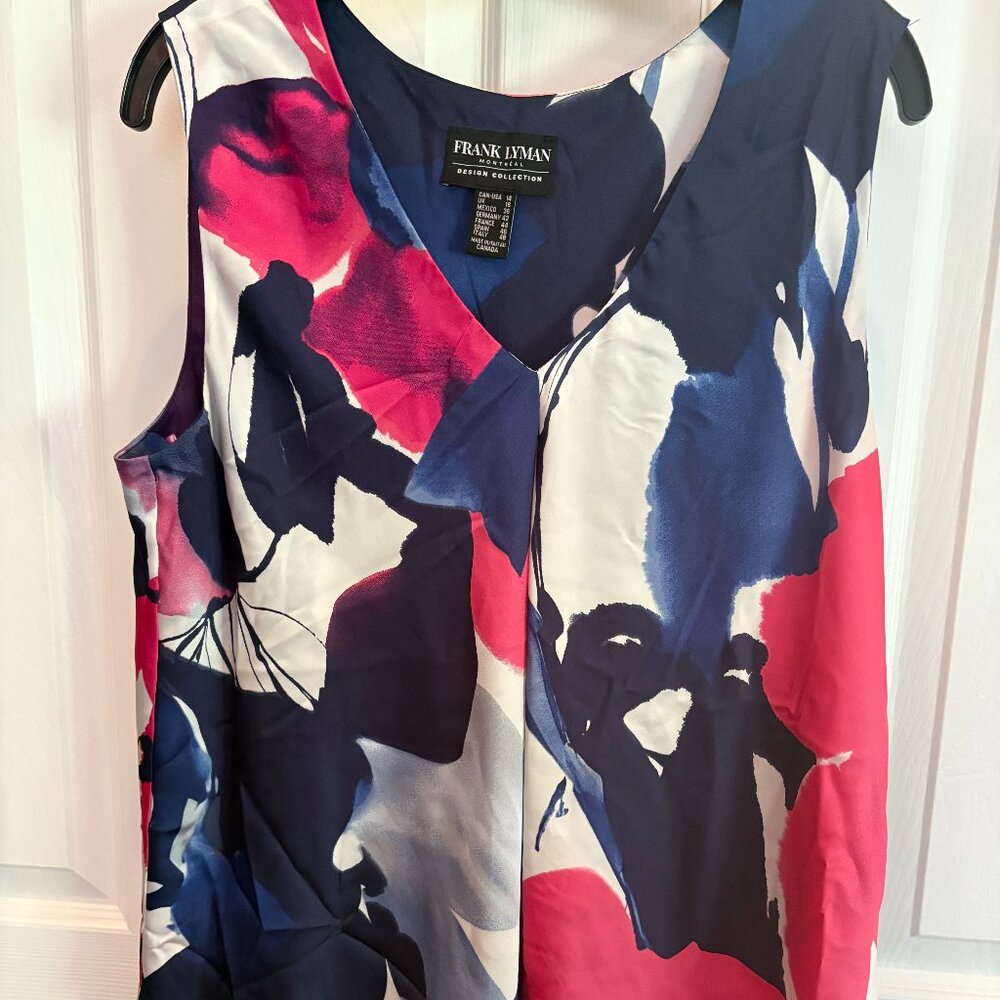 Frank Lyman Floral sleeveless v neck blouse